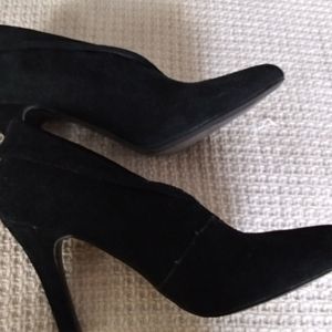 Black Suede Pump